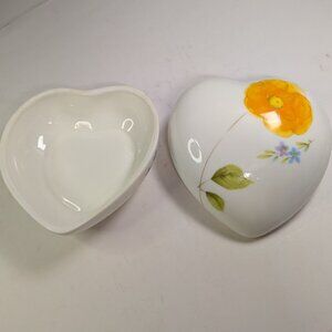 Mikasa Dancing Flowers Heart Shape - Retro 70s Floral Poppies - Bone China 4.5"
